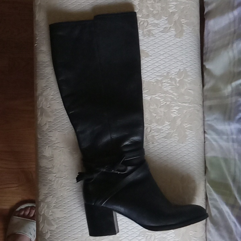 Shoes - Picture 2 of 3